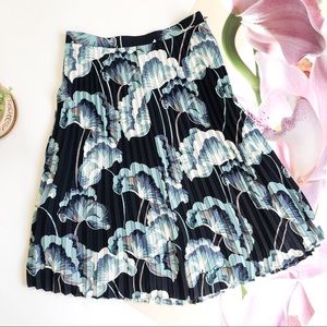 Ann Taylor Pleated Skirt; size 00P